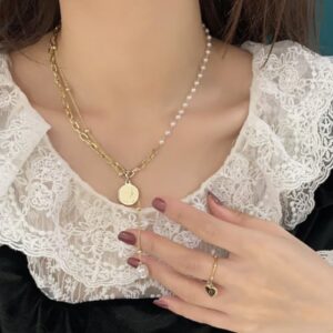 DOUBLE LAYERED NECKLACE WITH DISC PENDANT