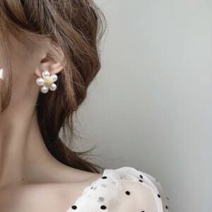 Daisy PEARL EARRINGS
