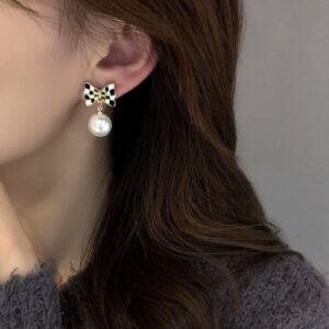 Chess Ribbon Pearl Point Earrings