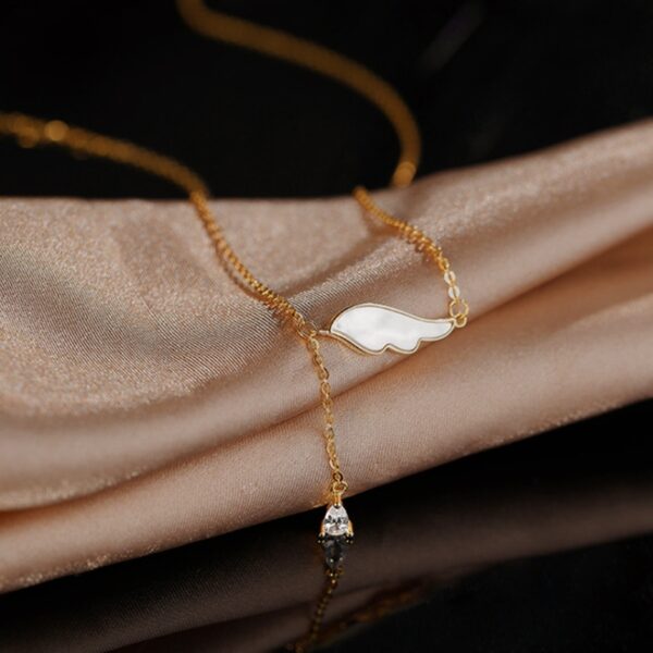 Isto Wing Necklace - Image 5