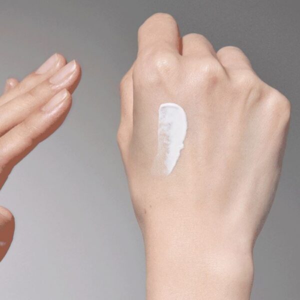 INNISFREE Cherry Blossom Glow Tone-Up Cream - Image 3