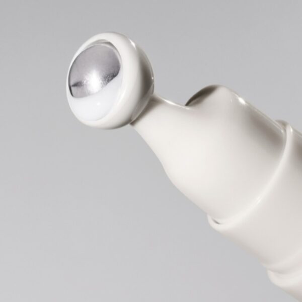 INNISFREE Green Tea Hyaluronic Glow Eye & Face Ball - Image 3