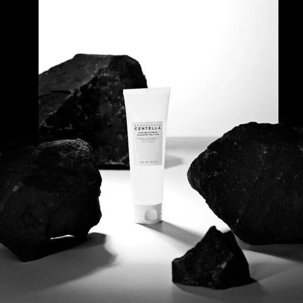 Skin1004 Madagascar Centella Tone Brightening Cleansing Gel Foam - Image 3