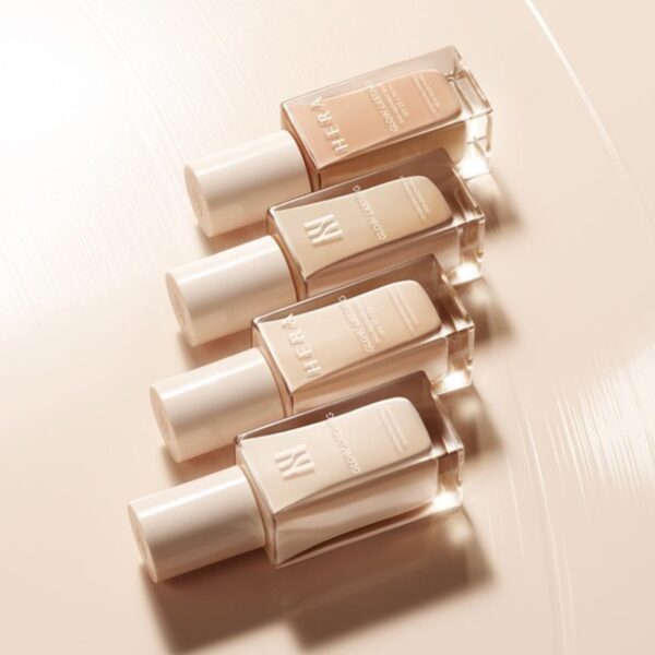 HERA Glow Lasting 24H Radiant Skin SPF22 PA++ [#23N1 BEIGE] (+Brush + Contouring Duo + Pouch) - Image 4