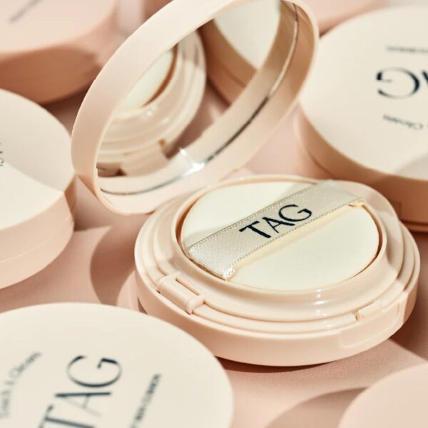 TAG Dewy Skin Cushion SPF50+ PA+++ [#01 Pale Light] - Image 2