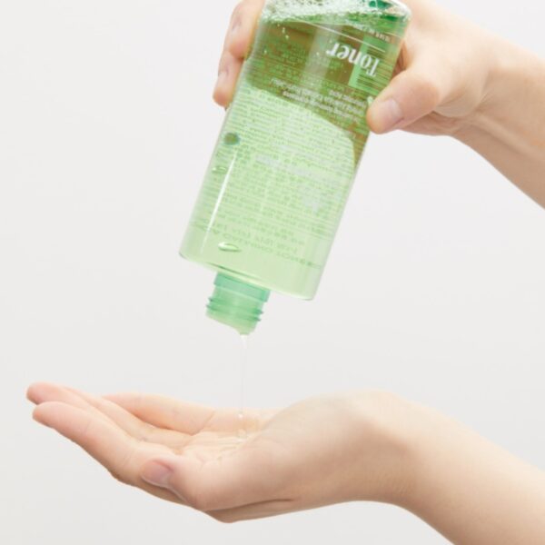VT Cica Calming Toner 300ml - Image 2