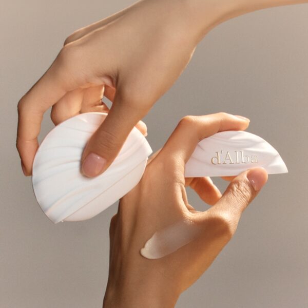 d'Alba White Truffle First Spray Serum 100ML Set (+Nourishing Hand Cream + Suncream Keyring) - Image 10