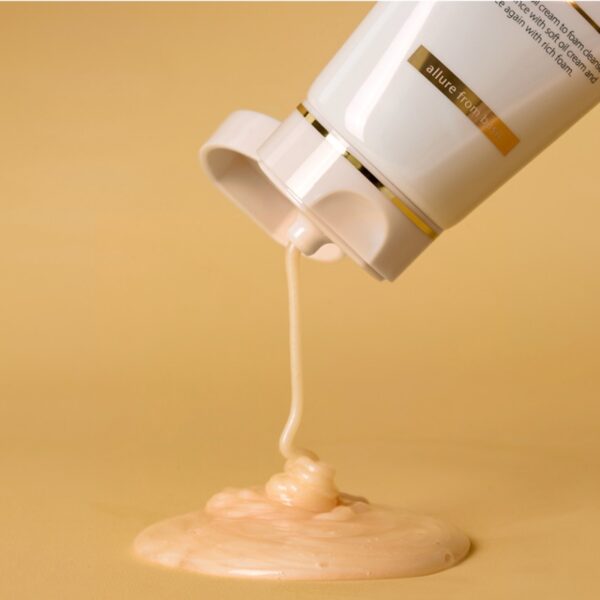 dalba White Truffle Return Oil Cream Cleanser Tube - Image 4